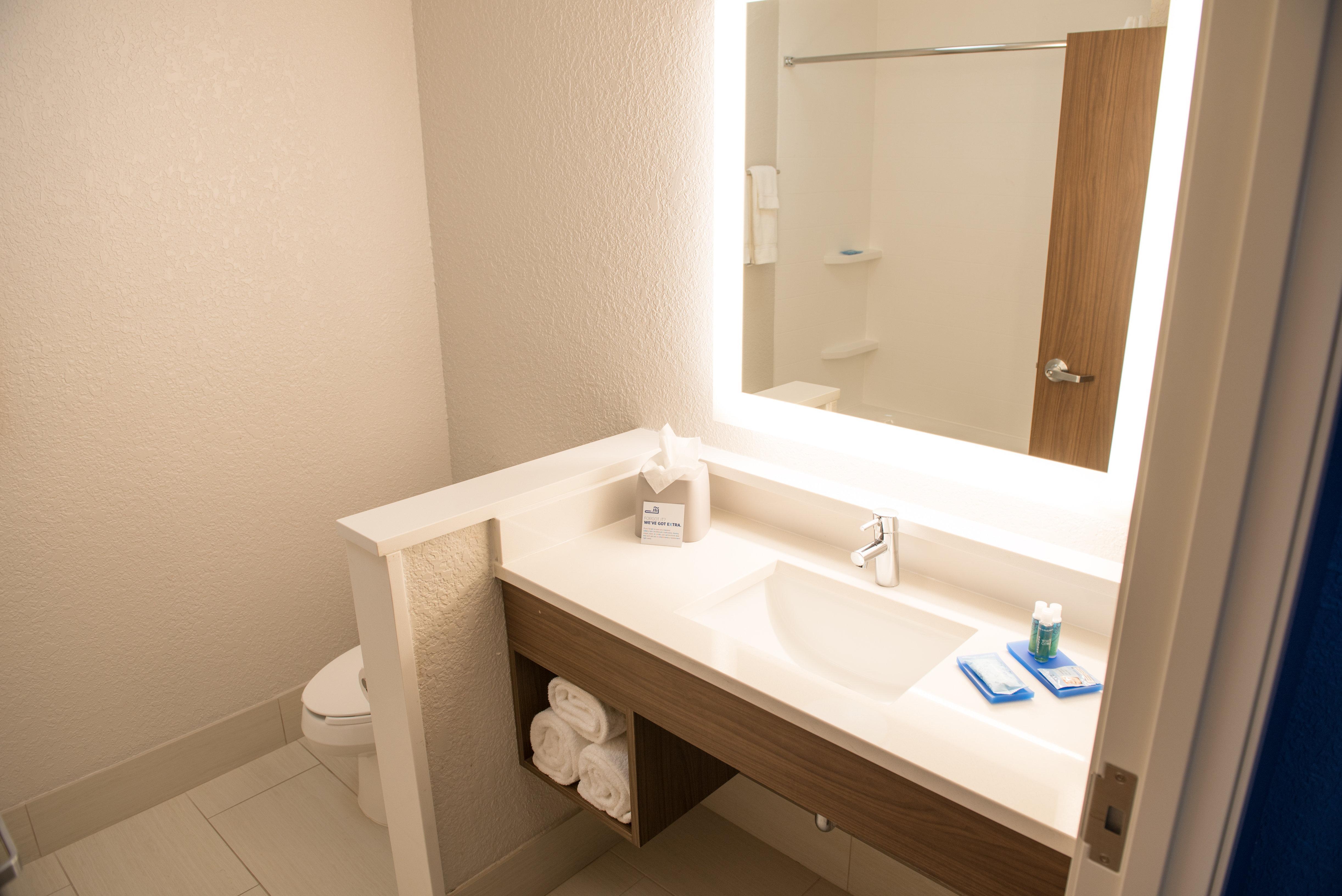 Holiday Inn Express & Suites - Dayton Southwest By Ihg Екстериор снимка