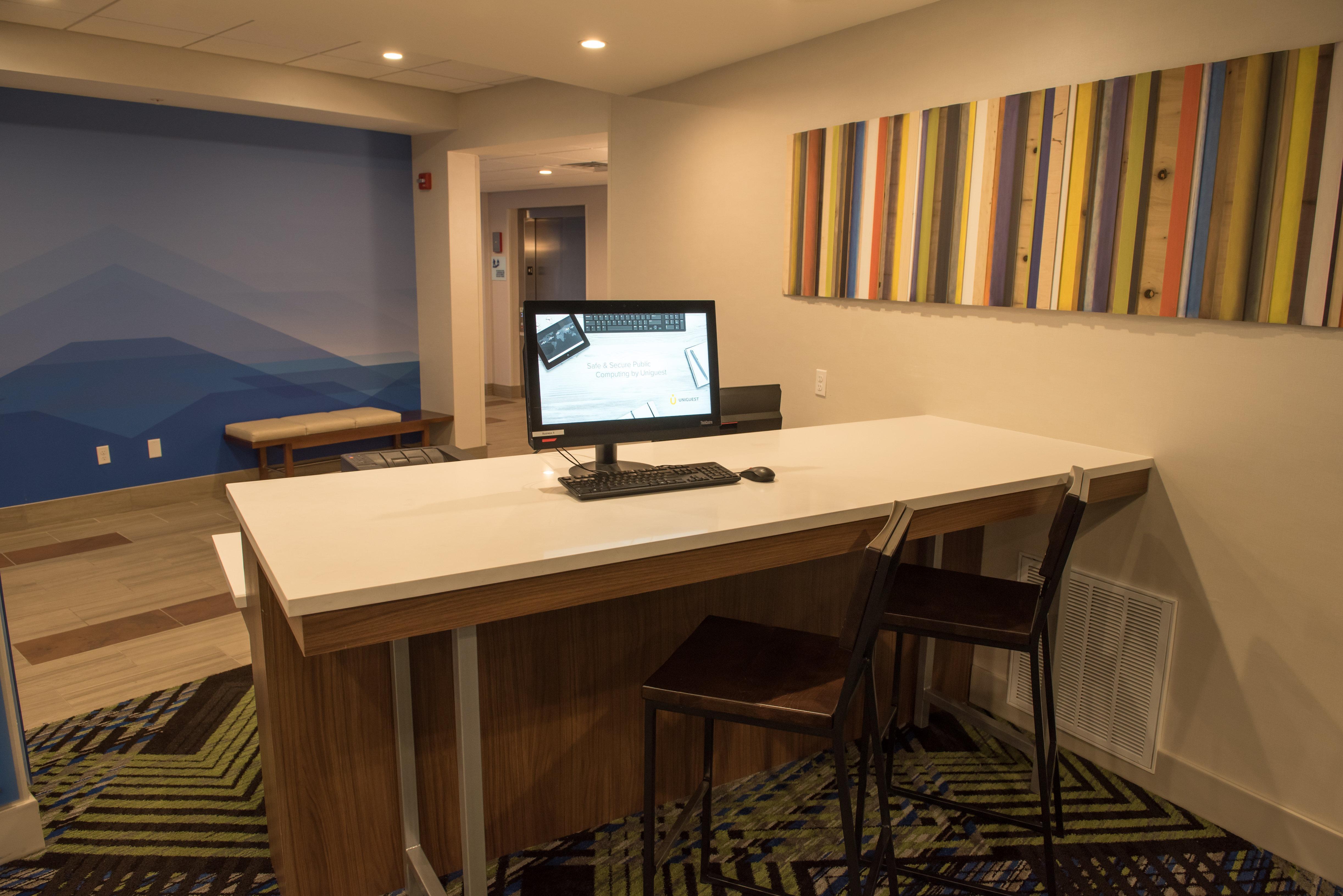 Holiday Inn Express & Suites - Dayton Southwest By Ihg Екстериор снимка