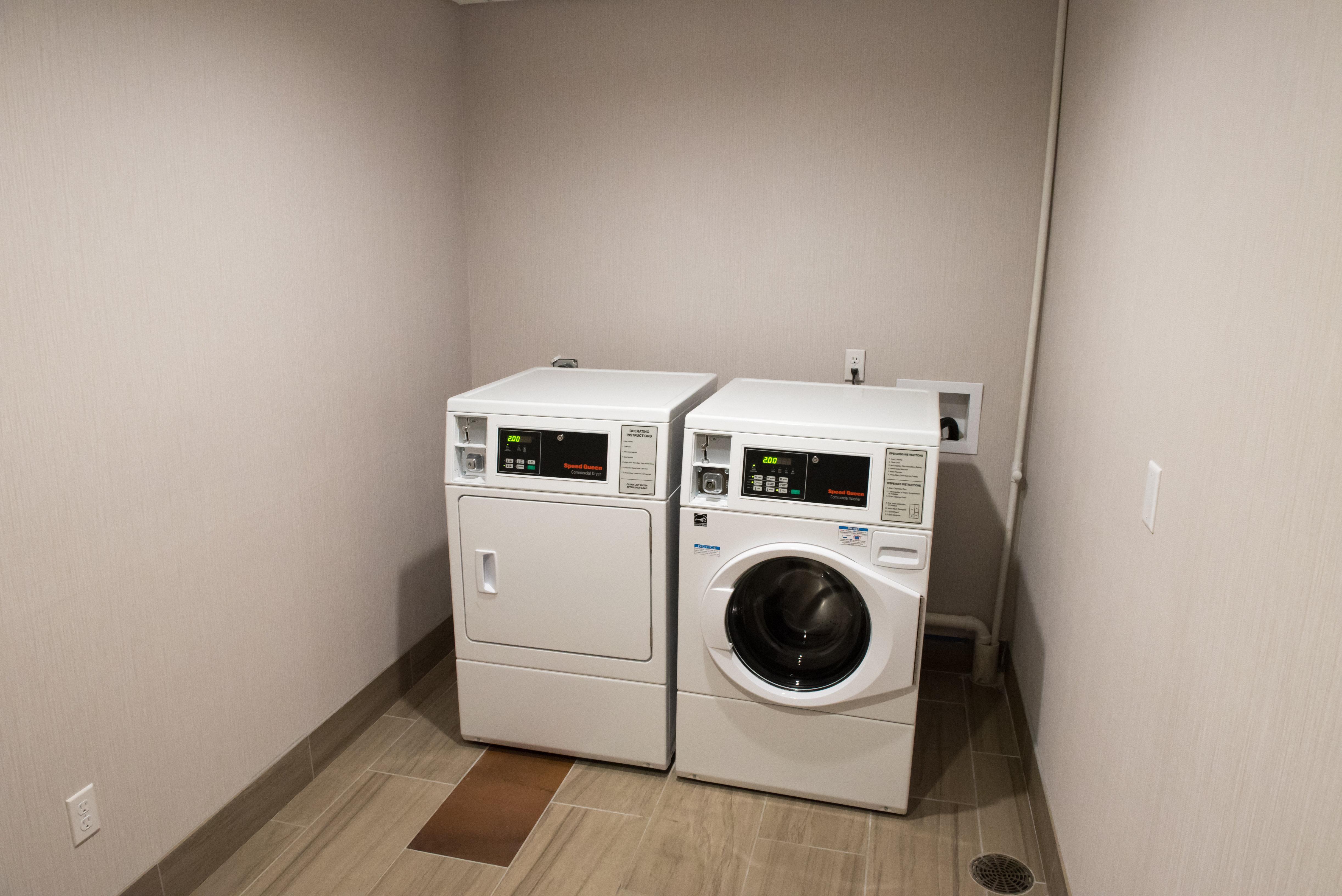 Holiday Inn Express & Suites - Dayton Southwest By Ihg Екстериор снимка