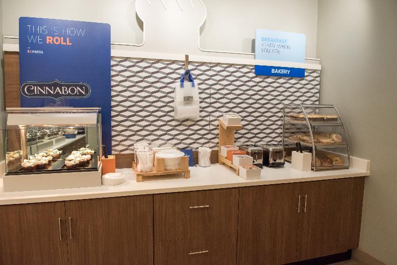 Holiday Inn Express & Suites - Dayton Southwest By Ihg Екстериор снимка